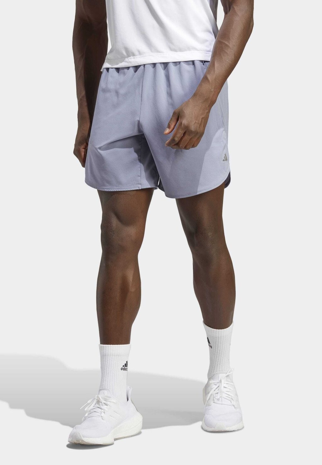 

Спортивные шорты Adidas