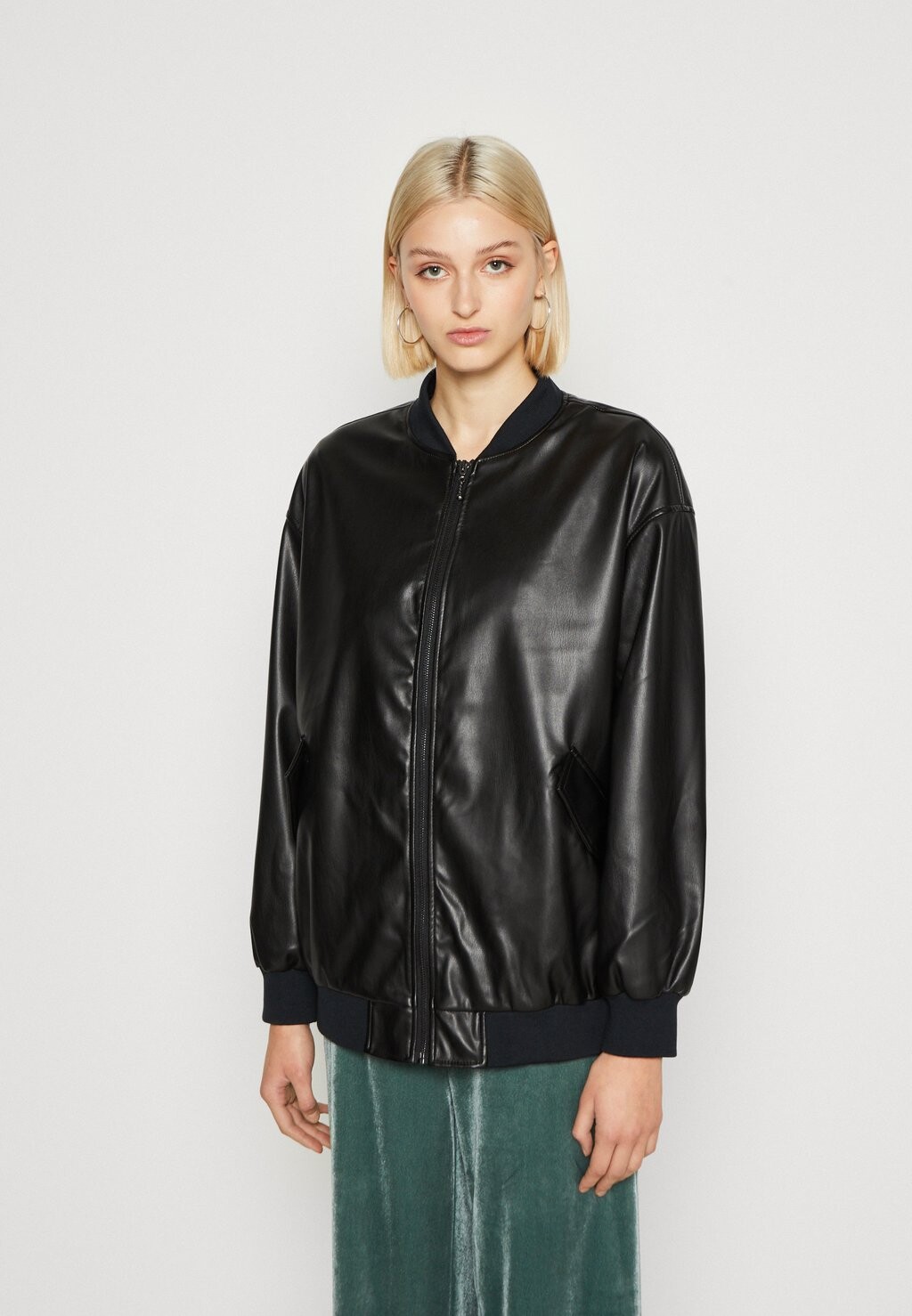

Куртка из синтетической кожи ONLY ONLINE OVERSIZED, черный