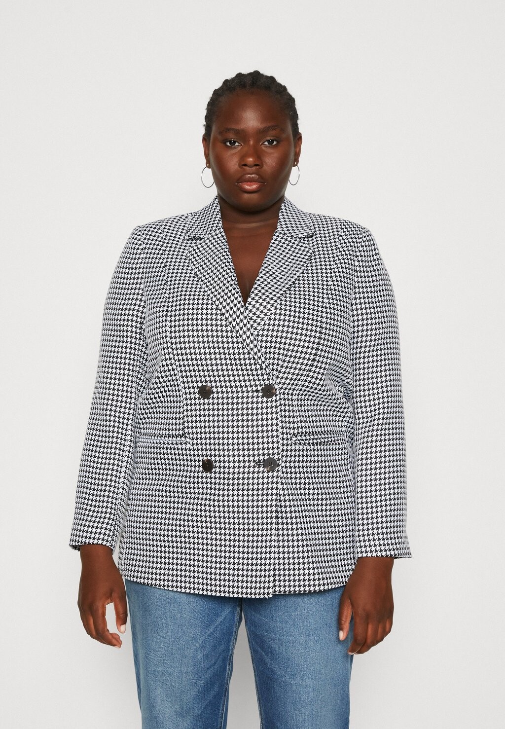 

Короткое пальто PCNILLAN CHECK BLAZER Pieces Curve, белый/черный