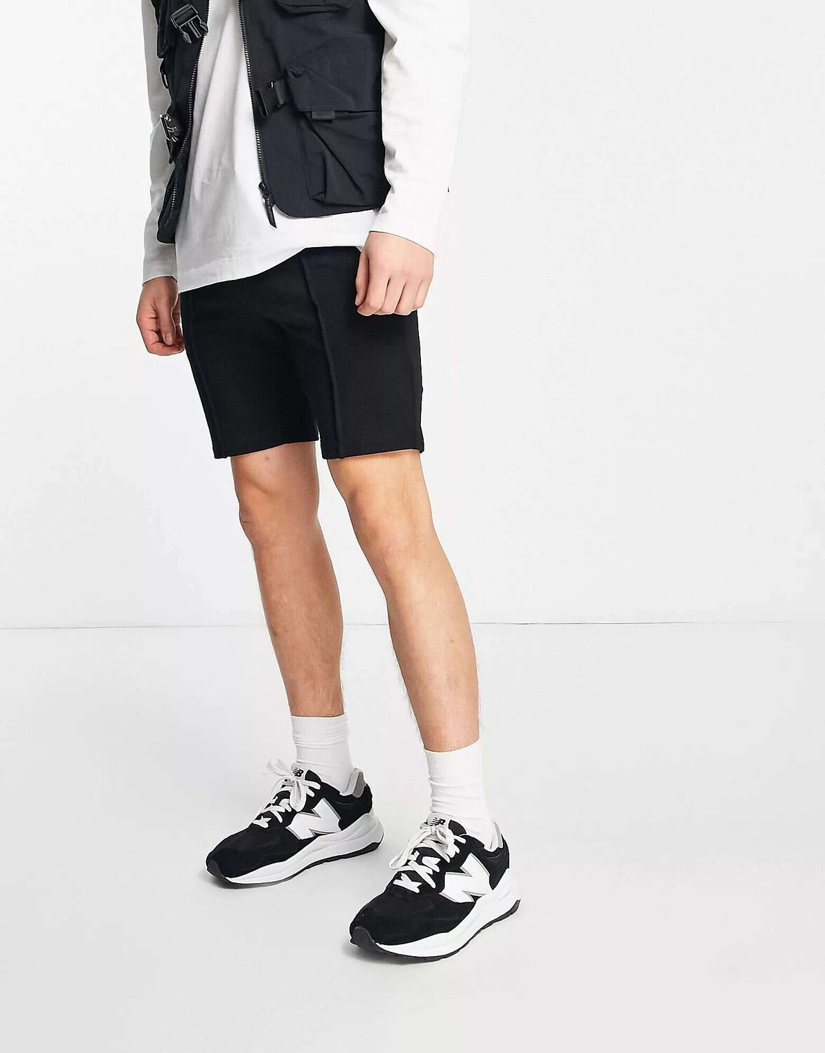 

Черные трикотажные шорты скинни с защипами ASOS