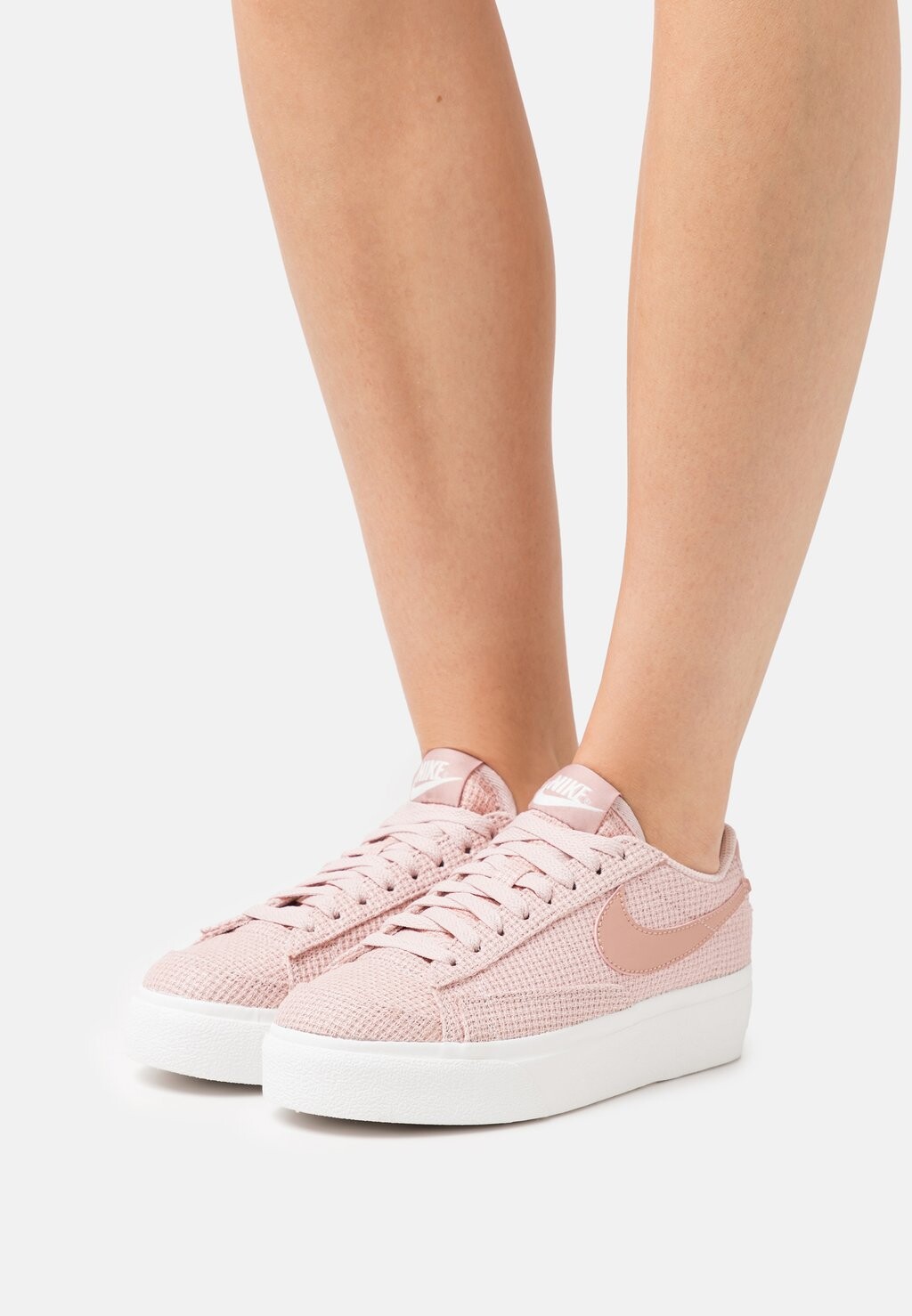 

Кроссовки Nike