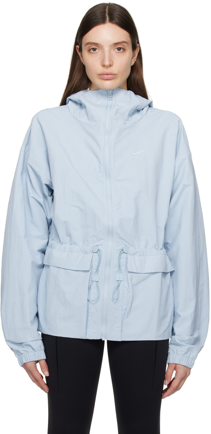 

Синяя легкая куртка Nike