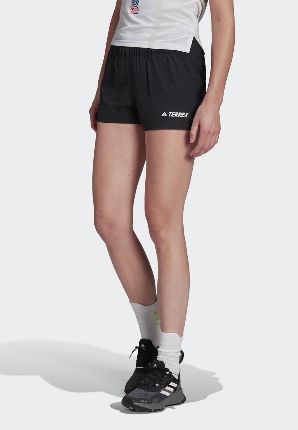 

Спортивные шорты Adidas, черный