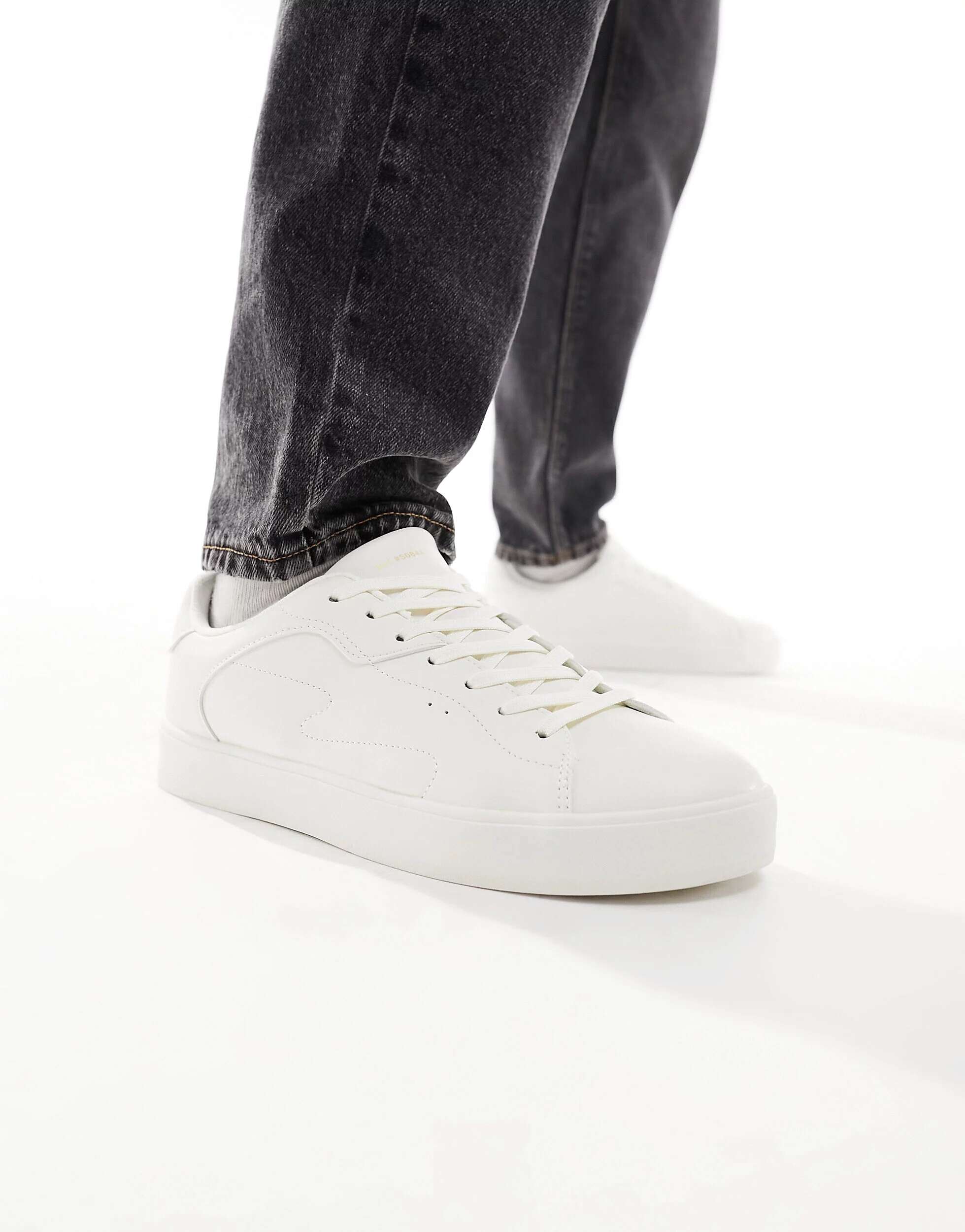 Белые кроссовки на шнуровке Bershka