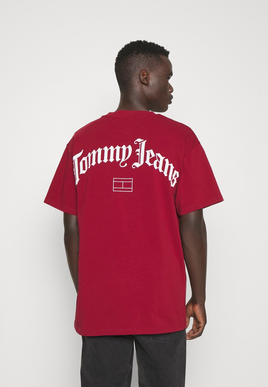 

Футболка с принтом Tommy Jeans, бордовый