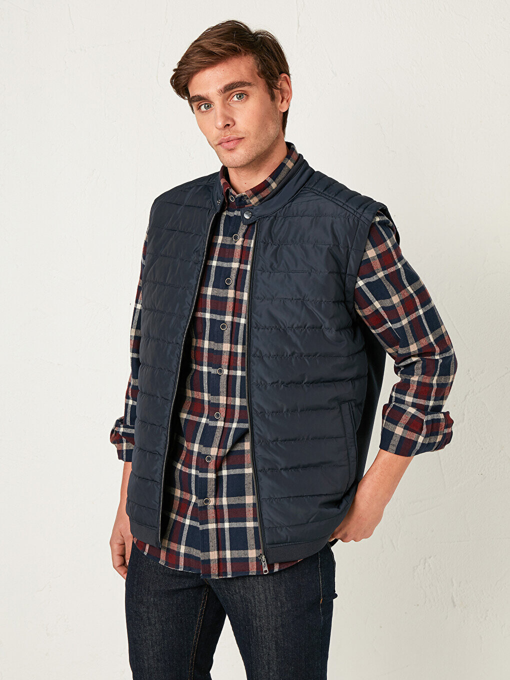 

Тонкий жилет-пуховик Slim Fit с высоким воротником LCW Vision