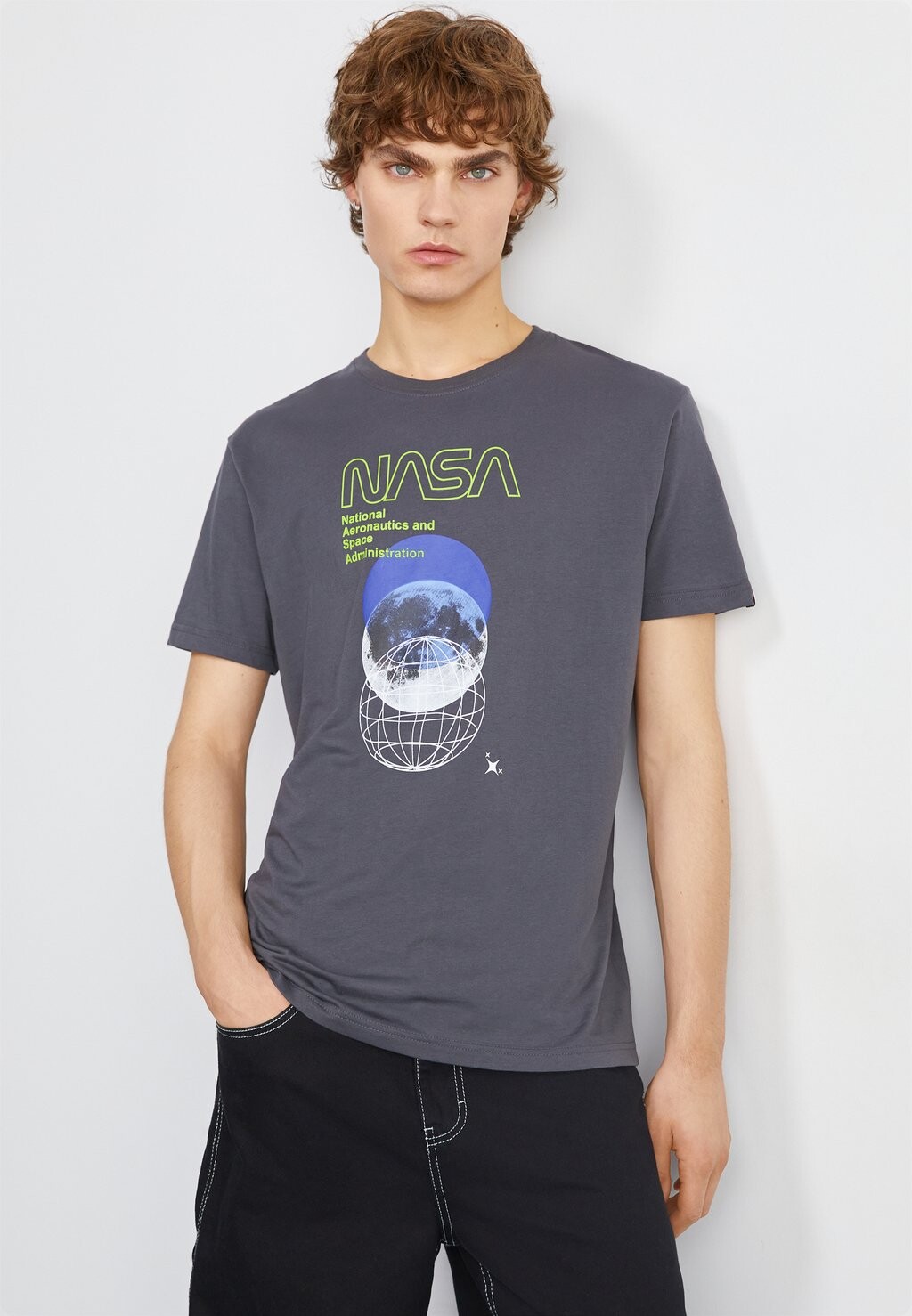 

Футболка с принтом NASA ORBIT Alpha Industries, серый