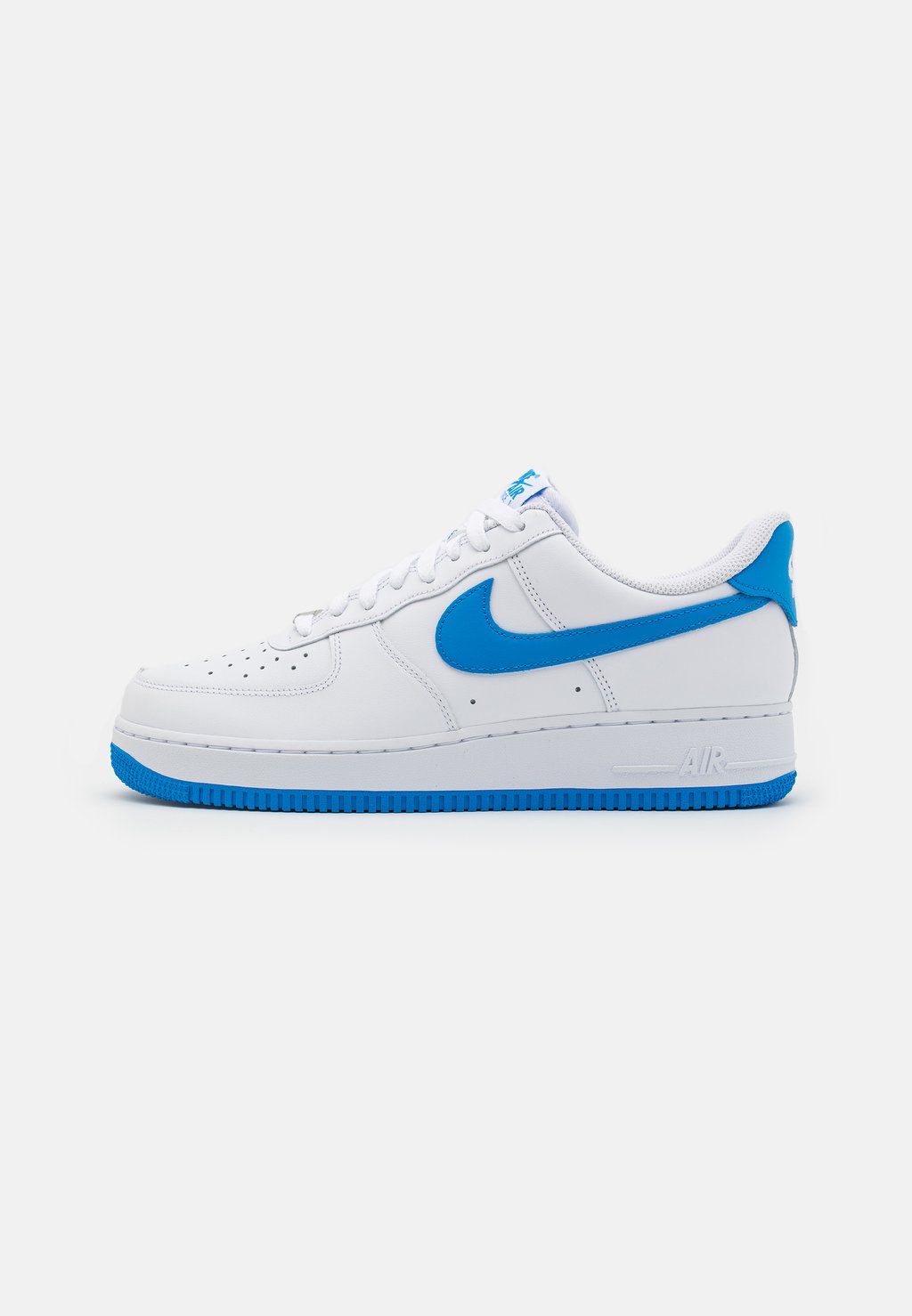 Низкие кроссовки Air Force 1 07 Flyease Nike, цвет white/photo blue