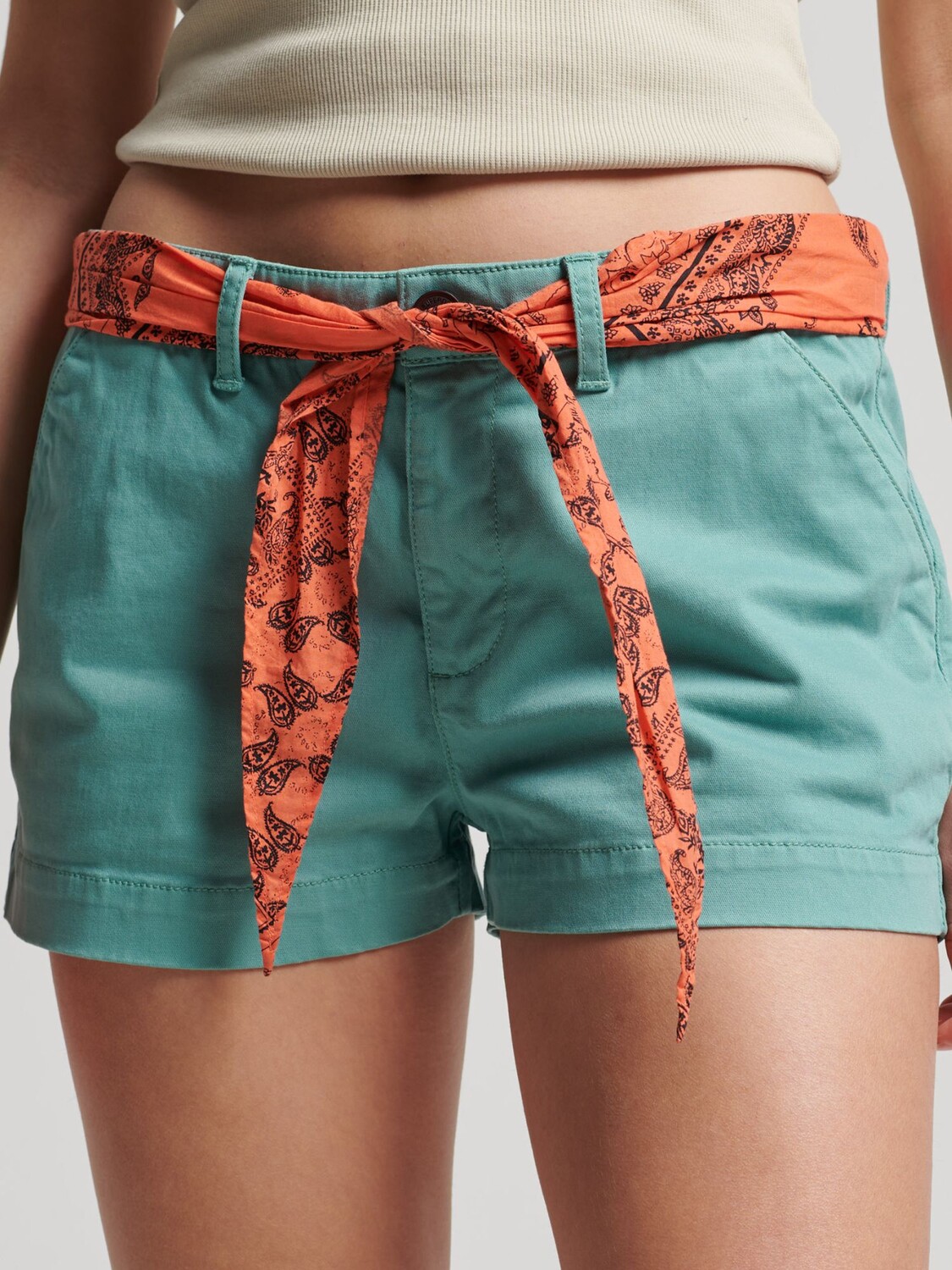 

Горячие шорты чинос Superdry, берил грин
