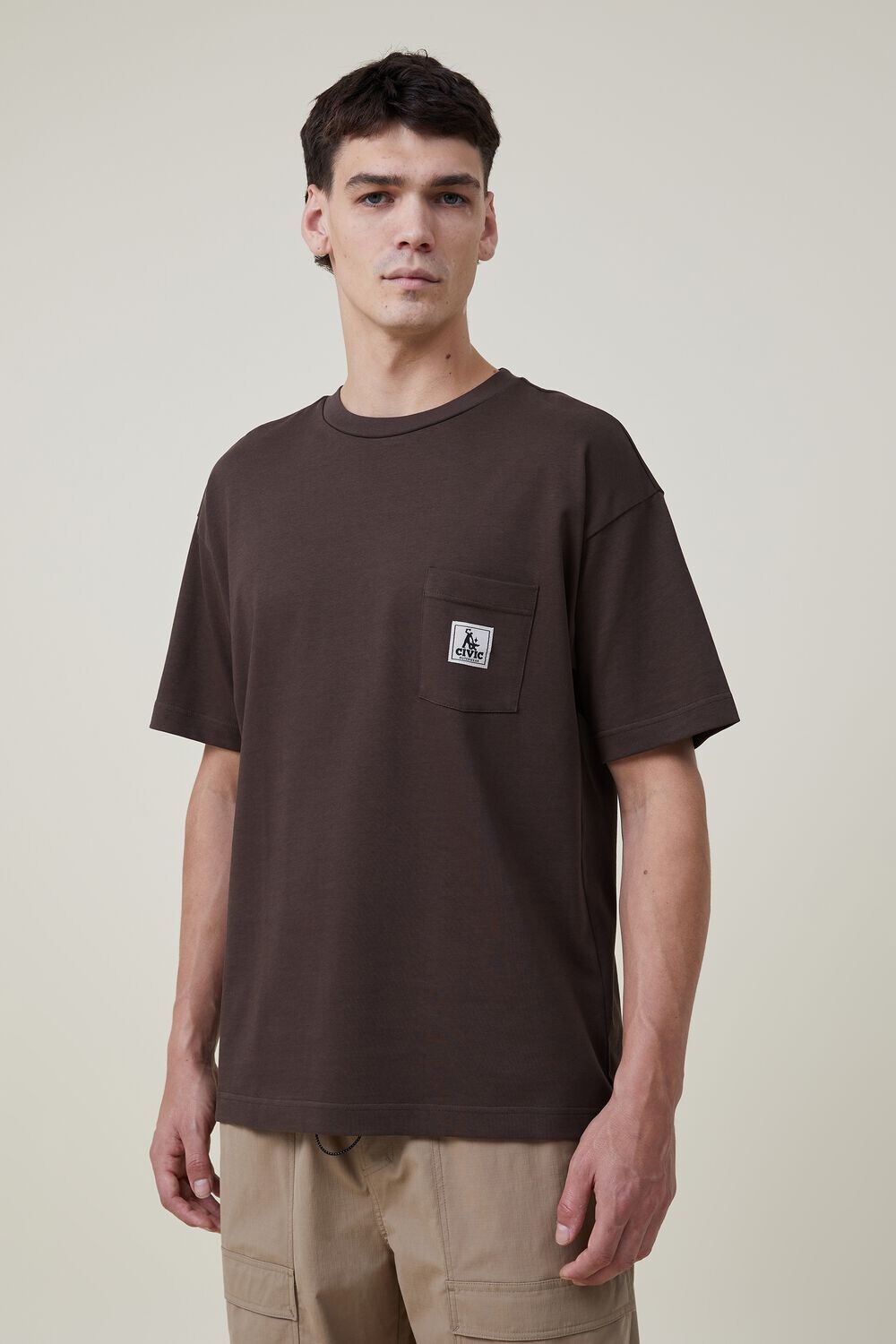 

Футболка с карманами Box Fit Cotton On