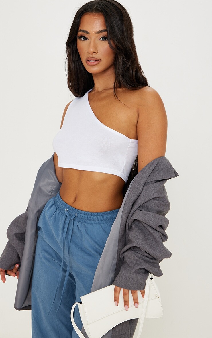 

PrettyLittleThing Белый укороченный топ из джерси на одно плечо Petite