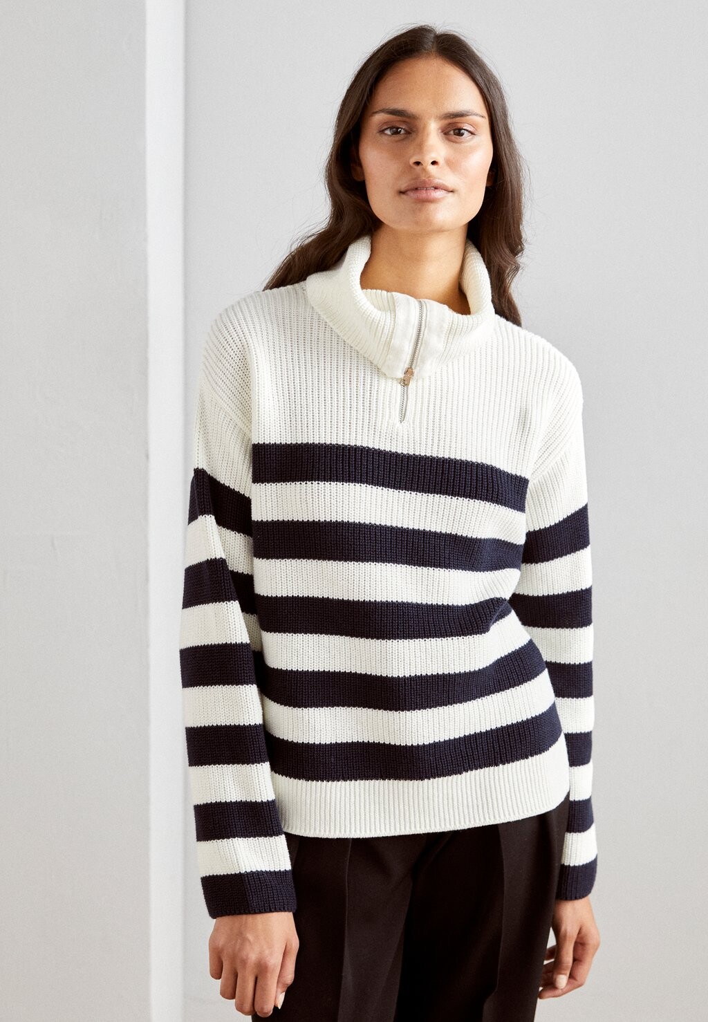 

Свитшот Marc O'Polo LONGSLEEVE, цвет multi/deep blue sea