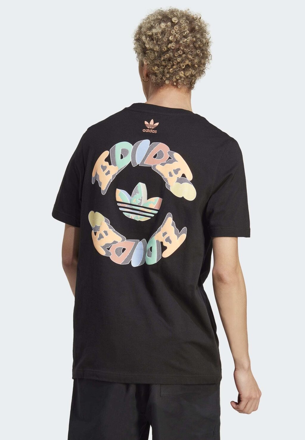 

Футболка с принтом adidas Originals, черный