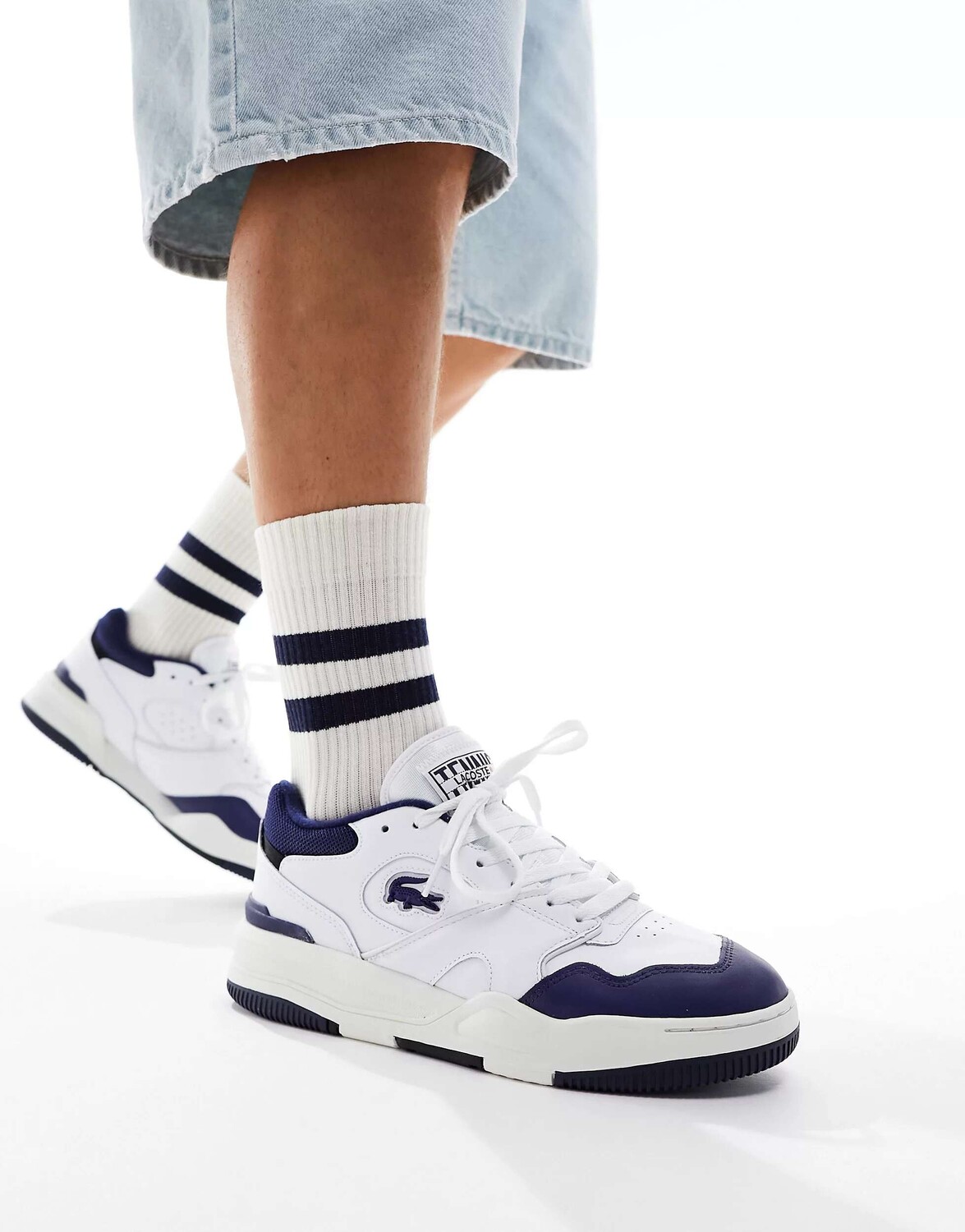 

Белые кроссовки Lacoste Lineshot