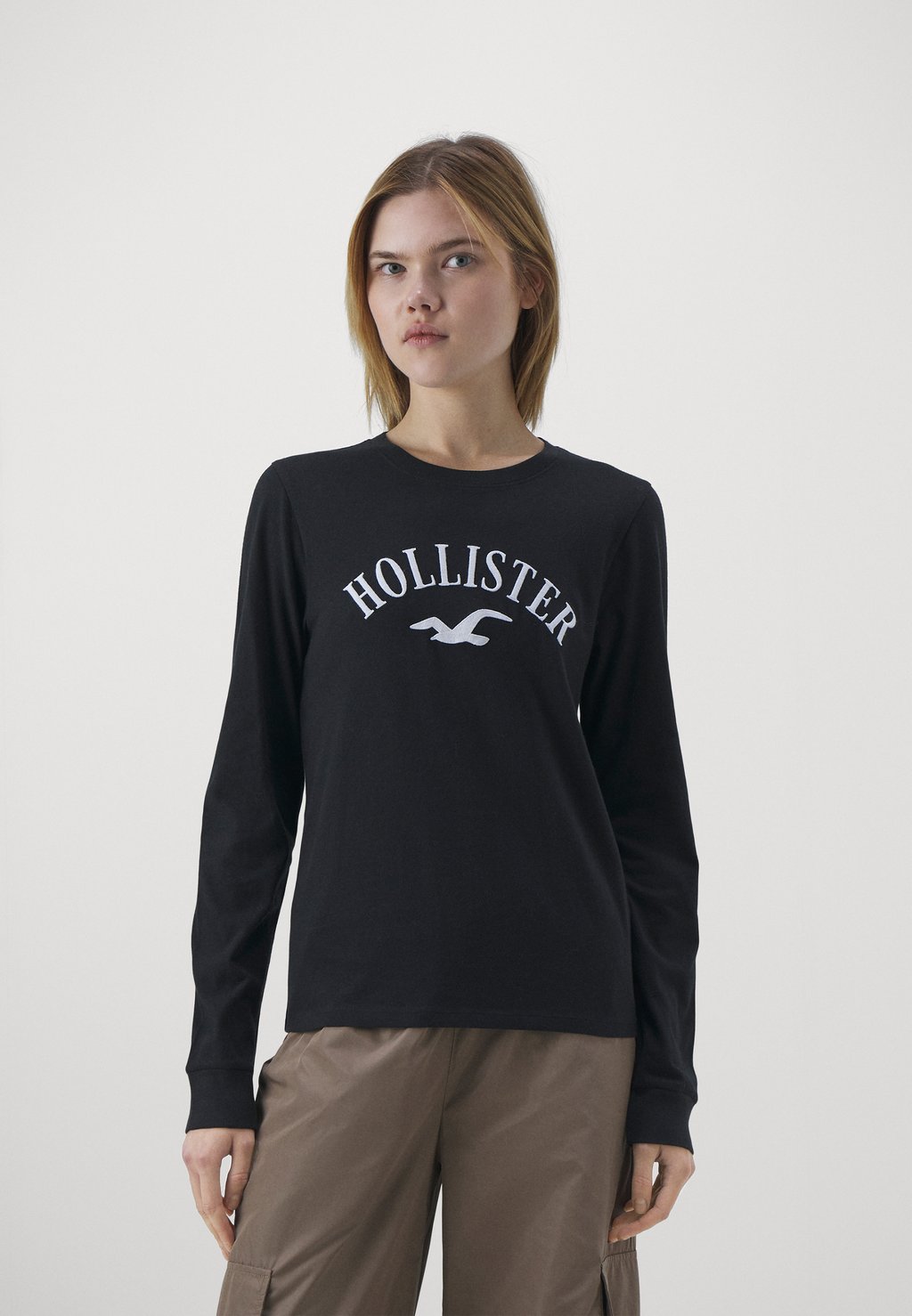 

Рубашка с длинными рукавами LONG-SLEEVE LOGO GRAPHIC TEE Hollister Co., цвет BLACK