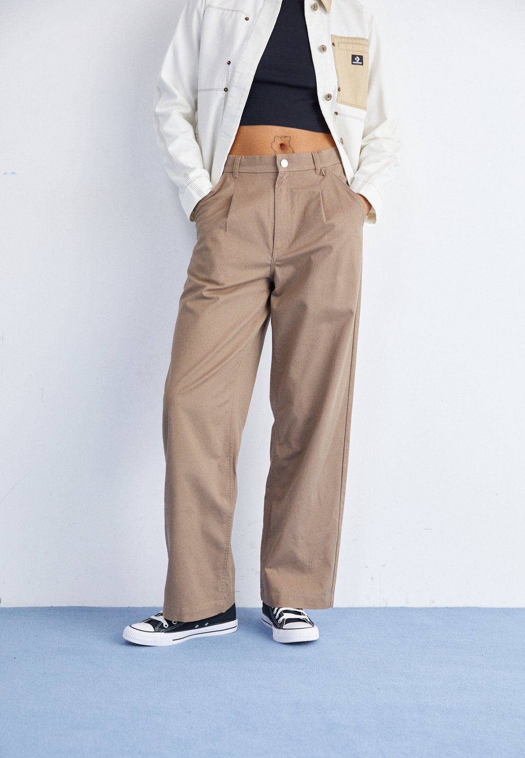 цена Брюки WIDE PANT Converse, цвет mud mask