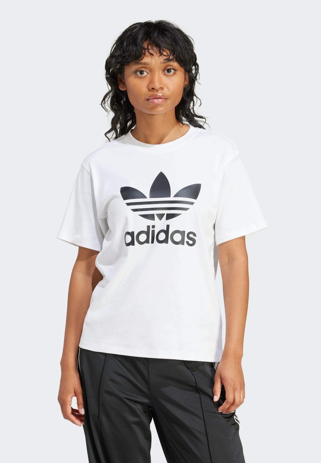 

Футболка с принтом adidas Originals, цвет white