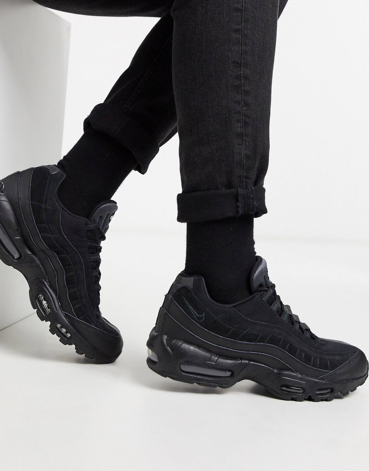 

Nike Air Max 95 Essential в тройном черном цвете