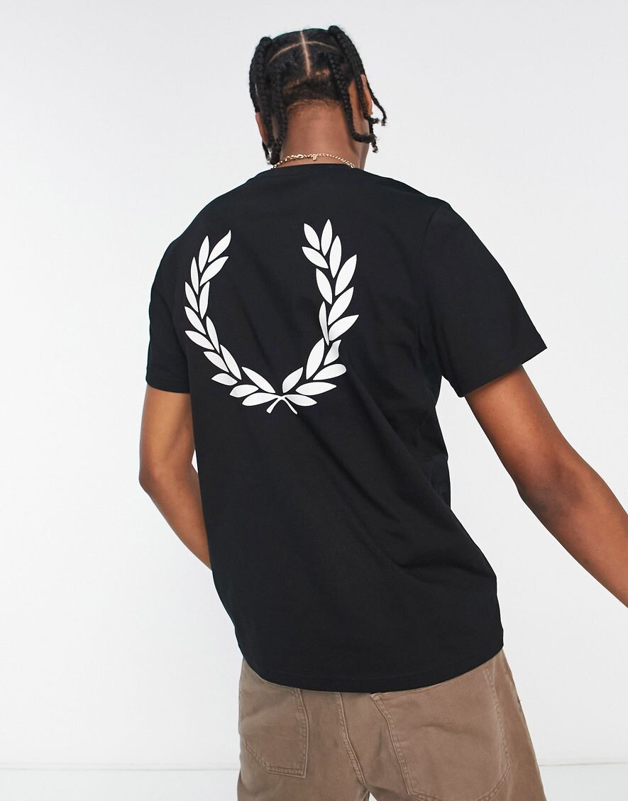

Черная футболка с графическим принтом на спине Fred Perry, Черный