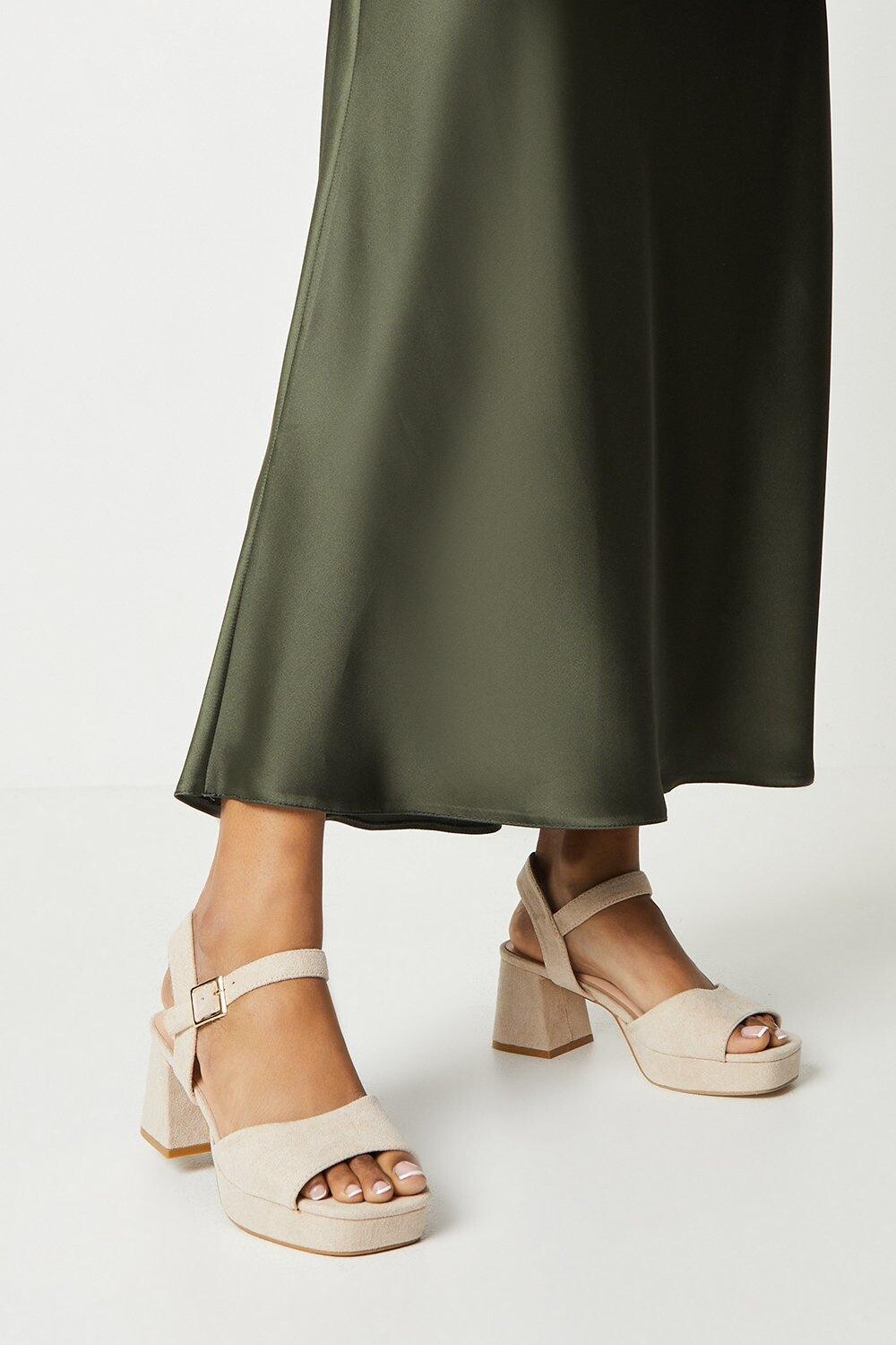 

Сандалии на блочном каблуке на платформе Sharla Dorothy Perkins, бежевый