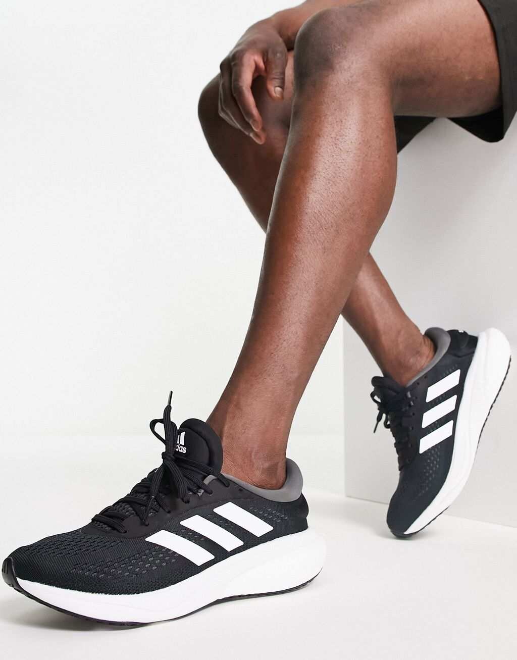

Черные кроссовки adidas Running Supernova 2