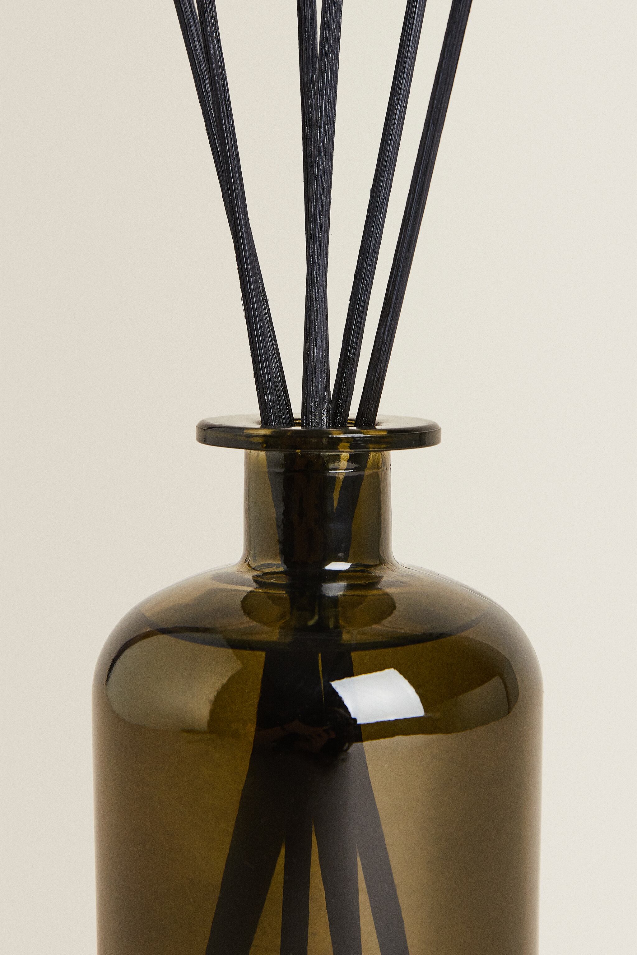 Заказать (500 мл) диффузор basilicum reed diffuser Zara, монетный двор –  цены, описание и характеристики в «CDEK.Shopping»