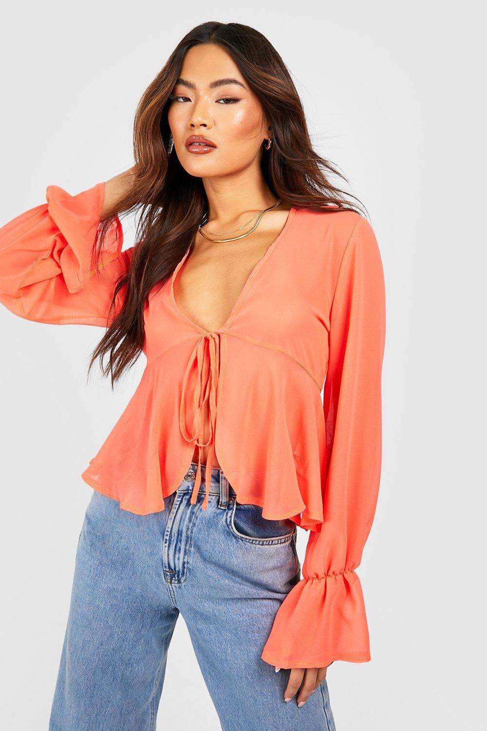 

Блузка с расклешенными манжетами и завязком на баске Boohoo, коралловый