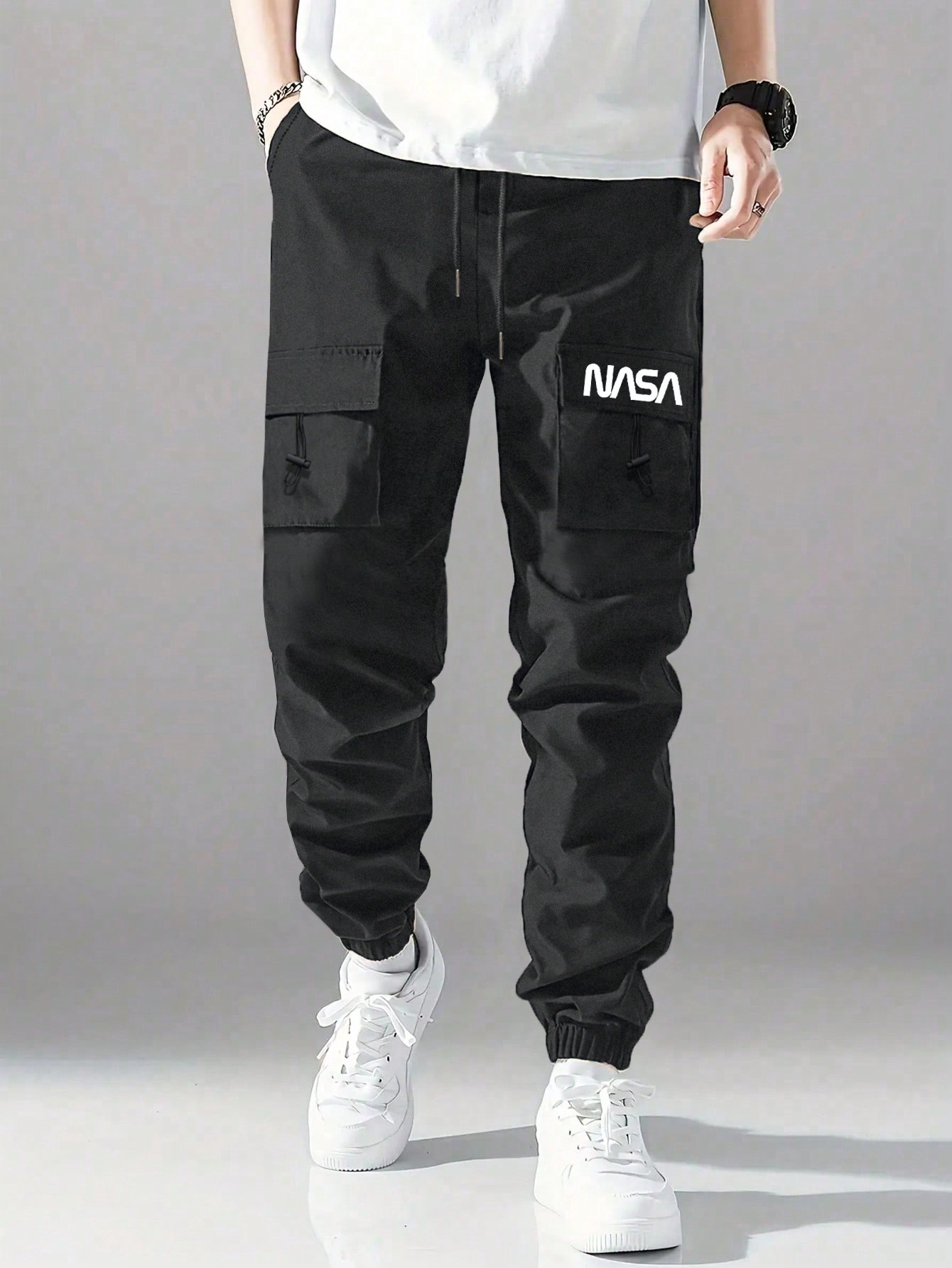 Мужские брюки карго с буквенным узором Manfinity EMRG и наклонными карманами, черный