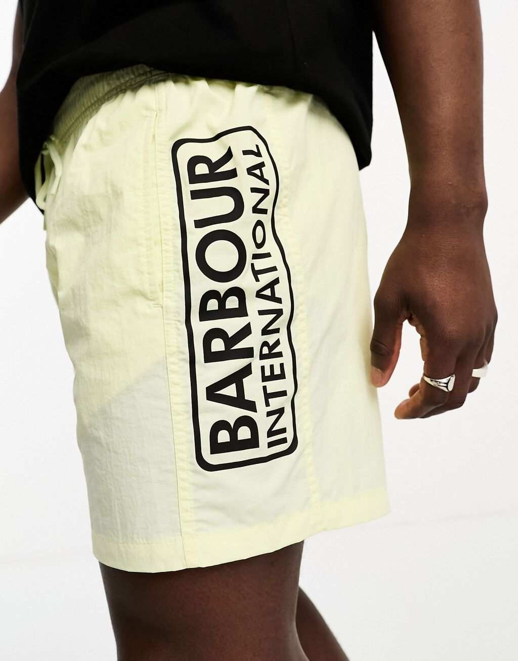 

Желтые шорты для плавания с логотипом Barbour International