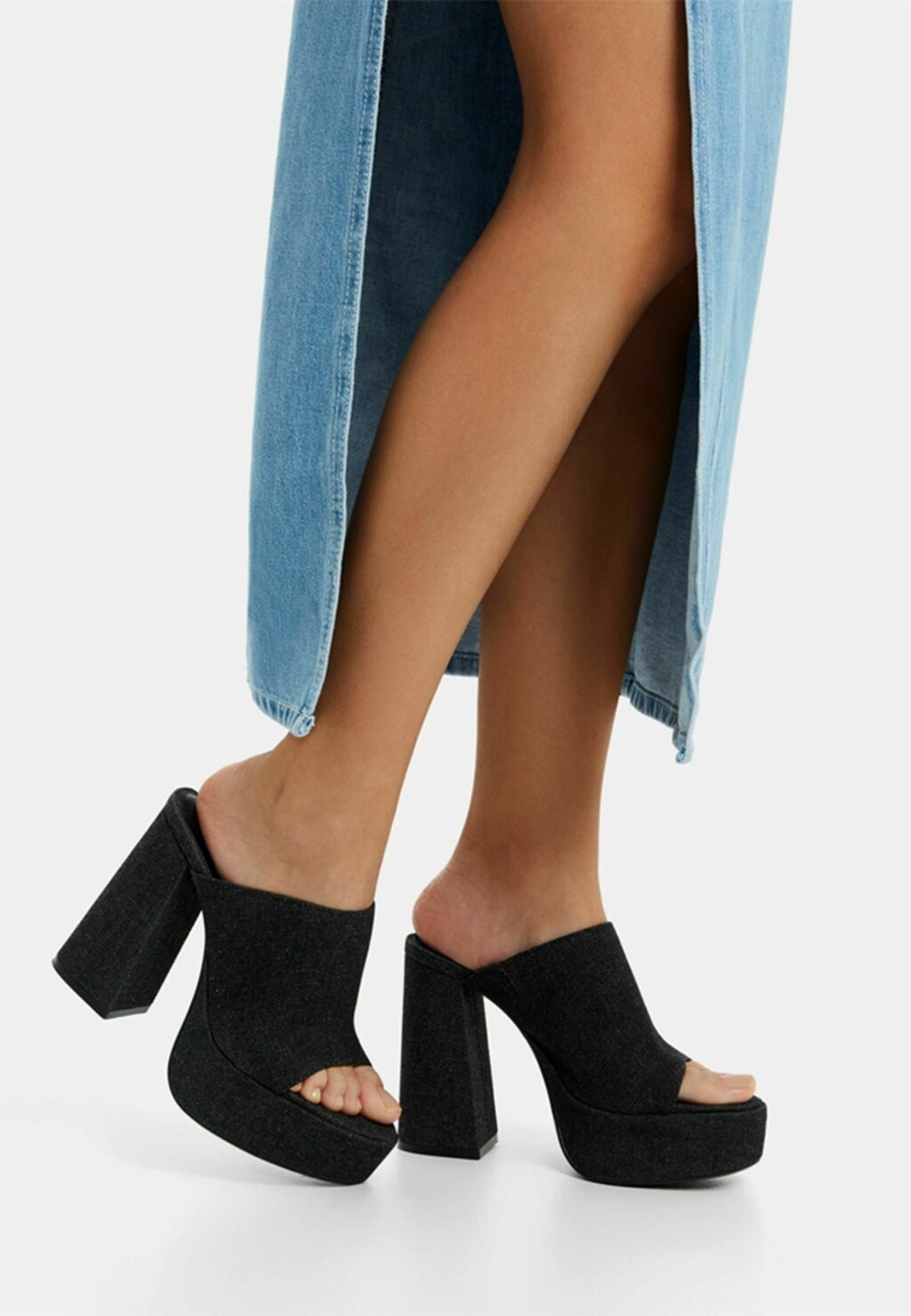 

Шлепанцы Bershka, черный