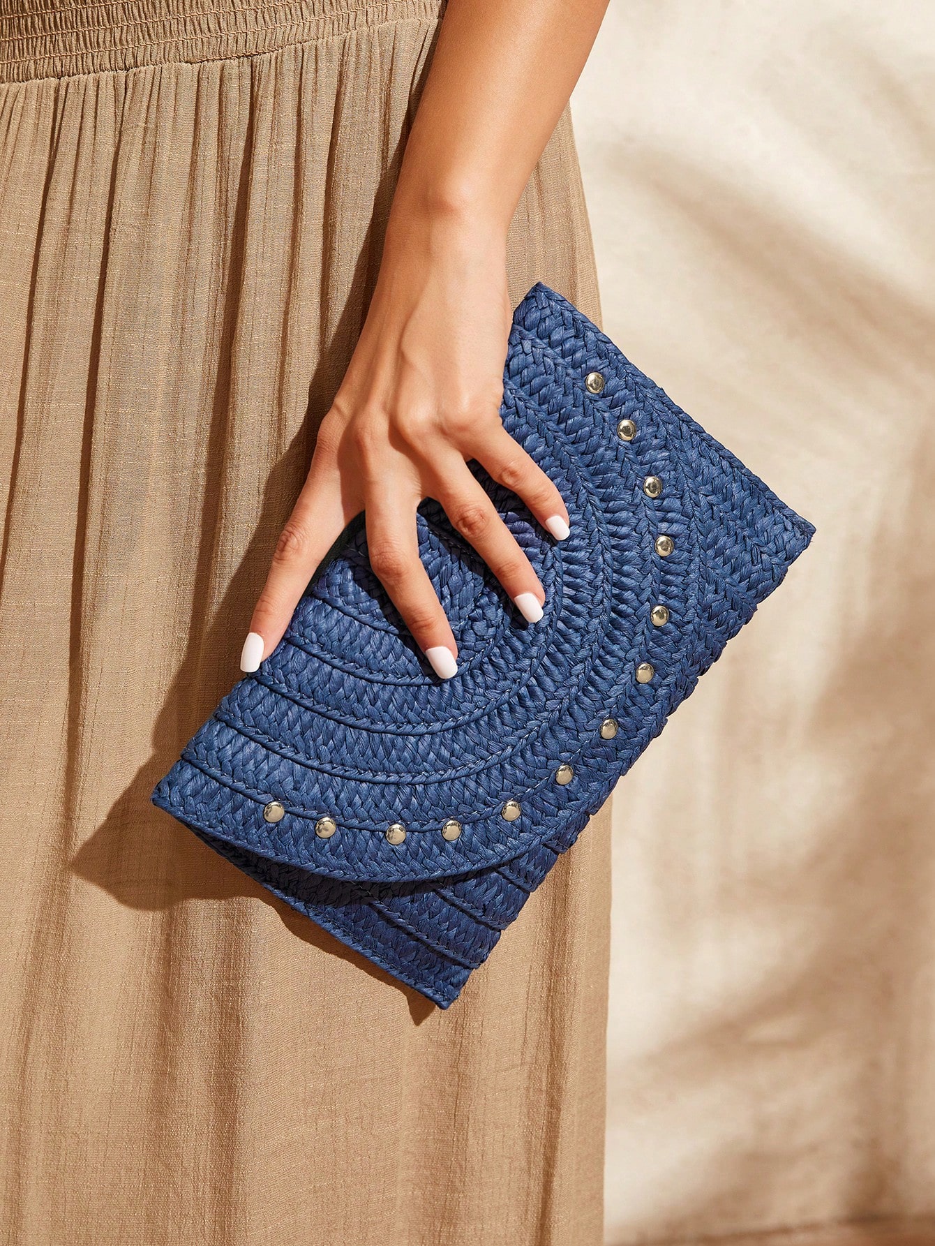 Соломенная сумка SHEIN VCAY с декором из заклепок, синий