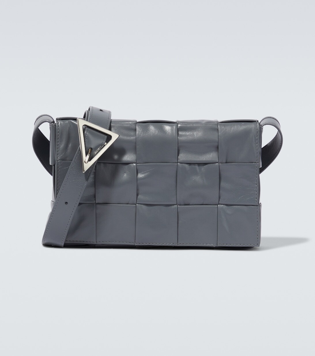 

Сумка через плечо Cassette из кожи Bottega Veneta, серый