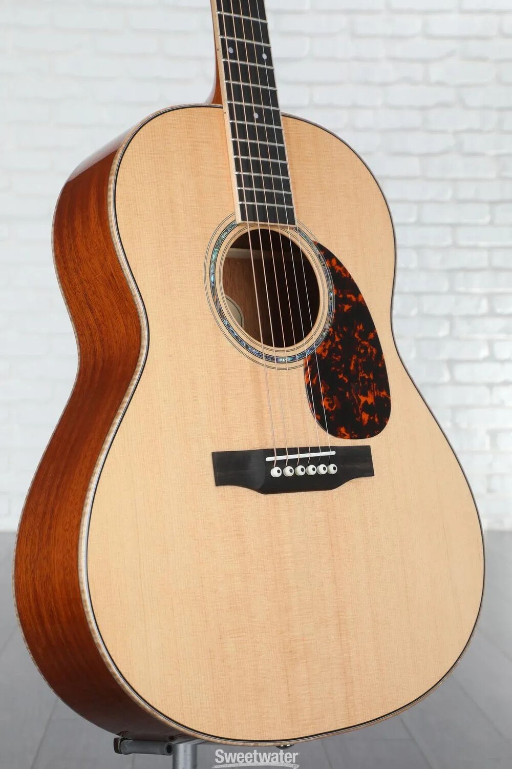 

Акустическая гитара Larrivee L-05MH - натуральный цвет
