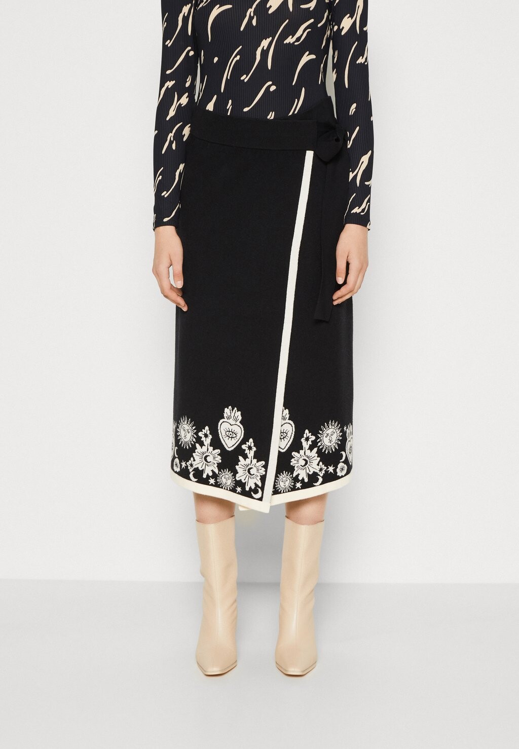 

Юбка Never Fully Dressed WINTER FLORAL TARA SKIRT, черный