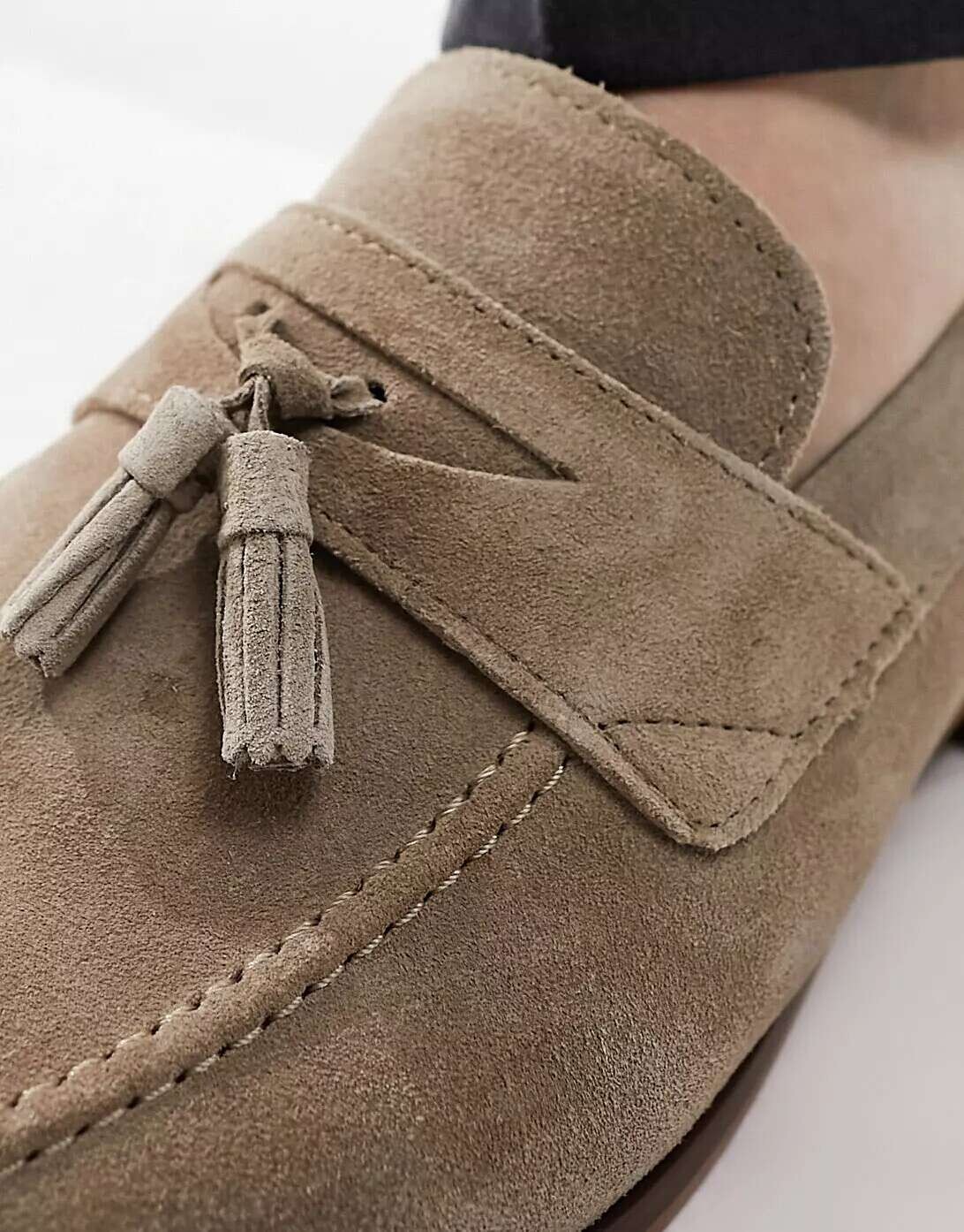

Замшевые лоферы River Island с кисточками и камнем