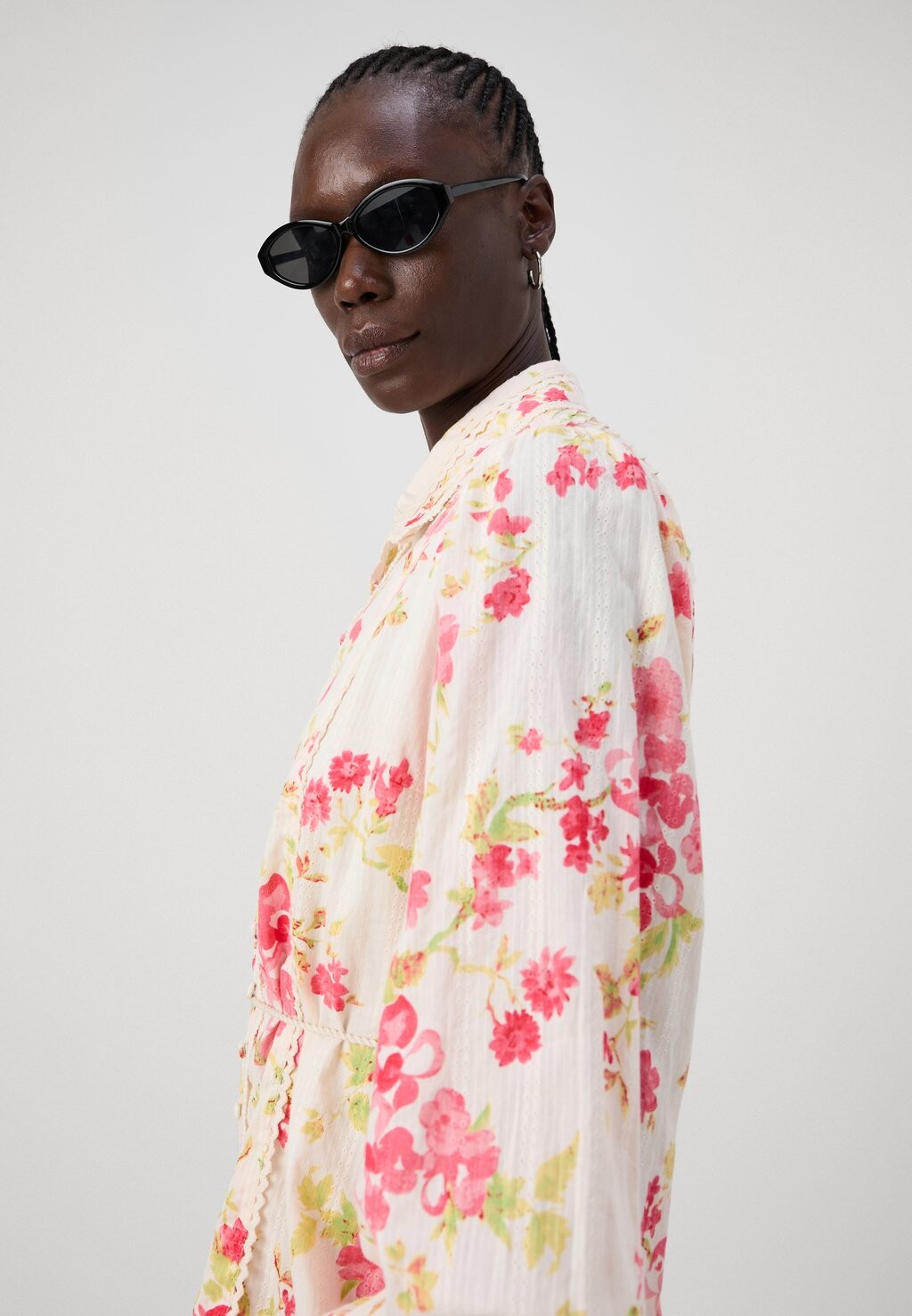 

Платье-рубашка на талии YASSOMELLI SHIRT DRESS YAS, кремовый