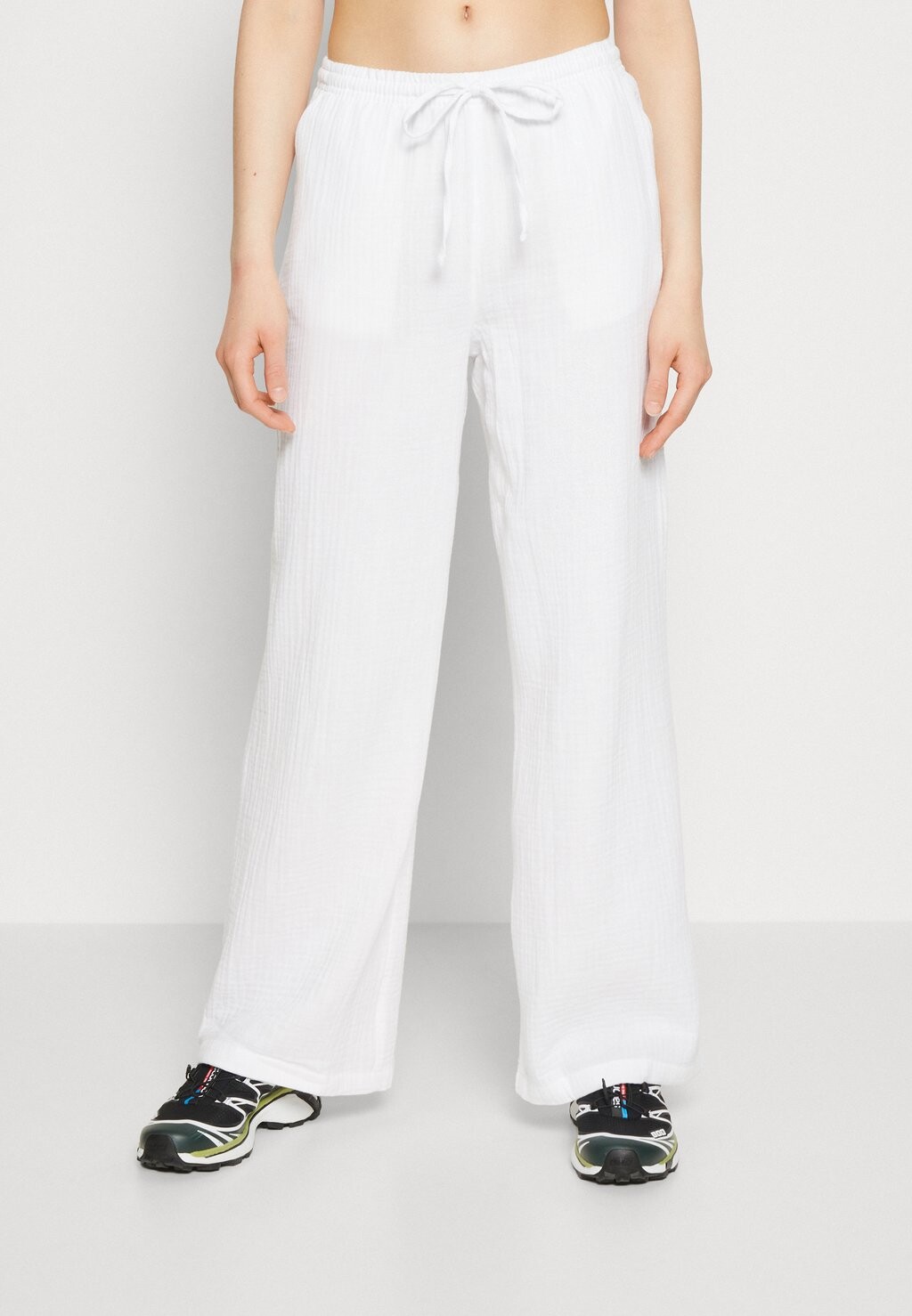 

Брюки Gina Tricot, белый