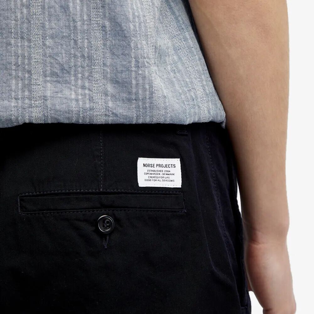 

Norse Projects Aros Regular Органические шорты из легкого твила, синий