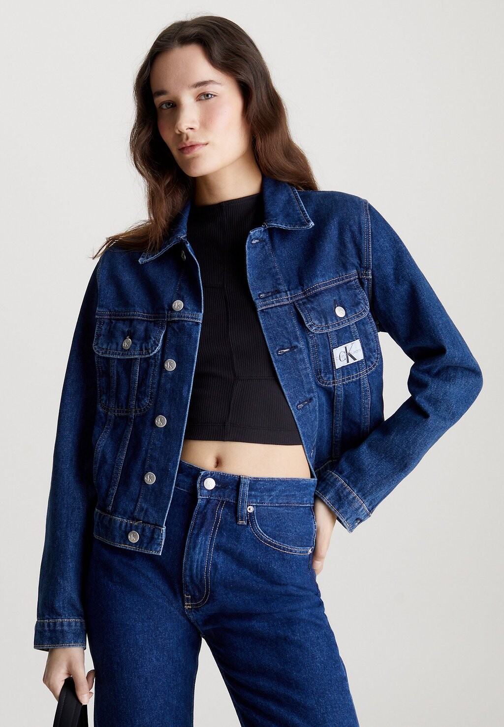 Джинсовая куртка CROPPED Calvin Klein Jeans, темно-синий футболки calvin klein jeans темно синий