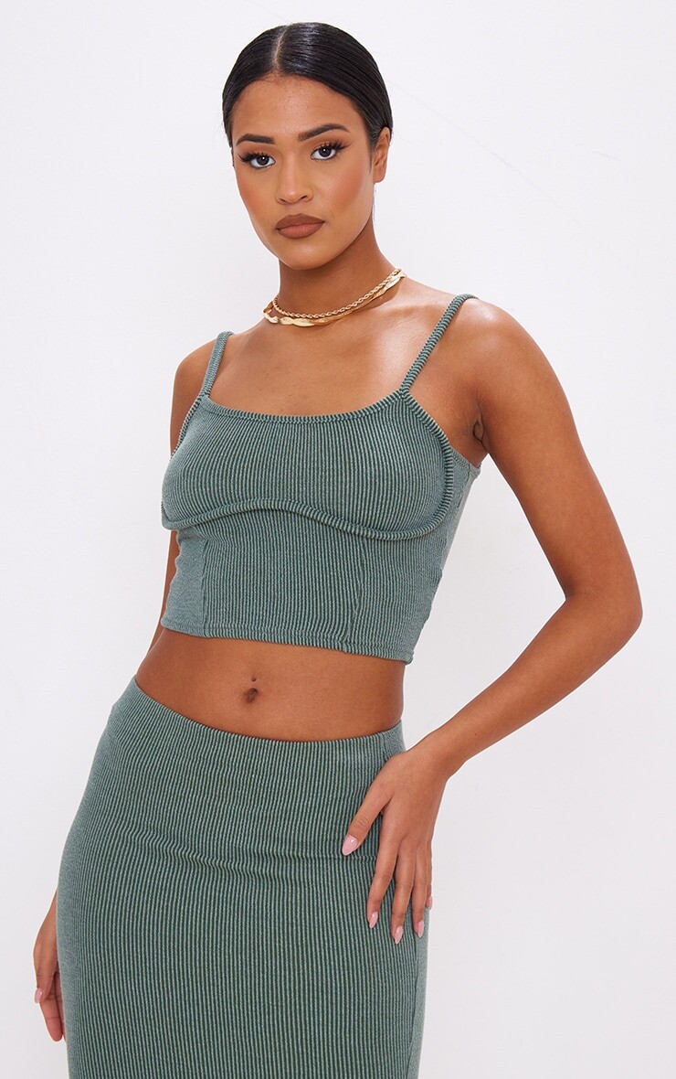 

PrettyLittleThing Укороченный топ цвета хаки в рубчик с бретелями