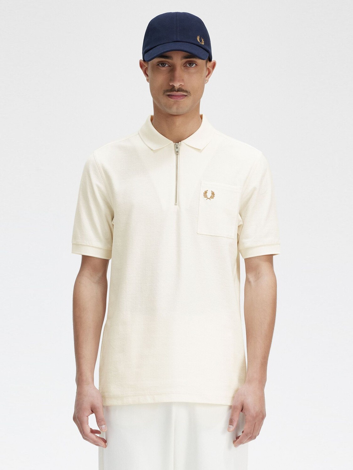 

Текстурированная рубашка-поло с воротником на молнии Fred Perry, экрю