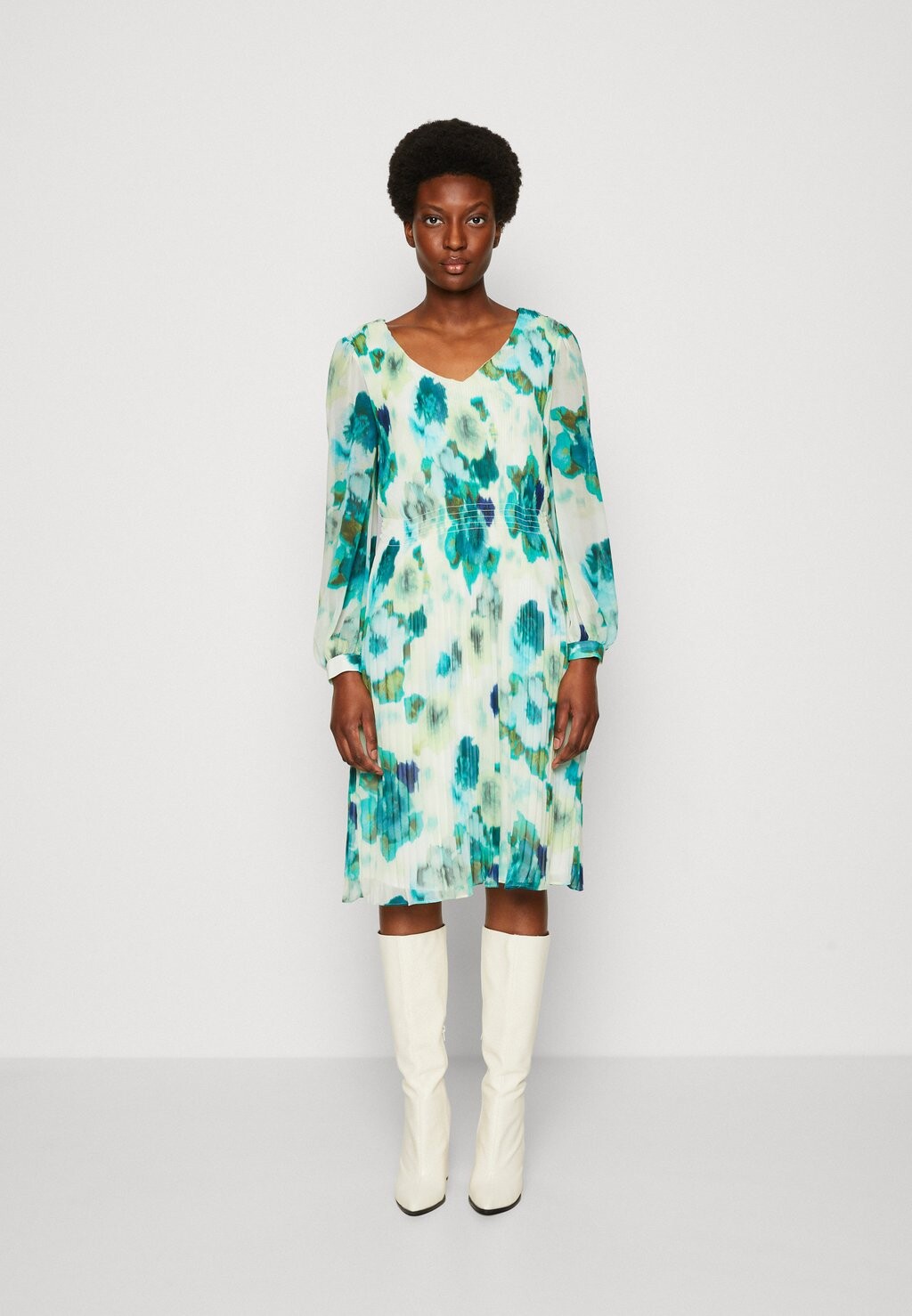 

Коктейльное платье Esprit