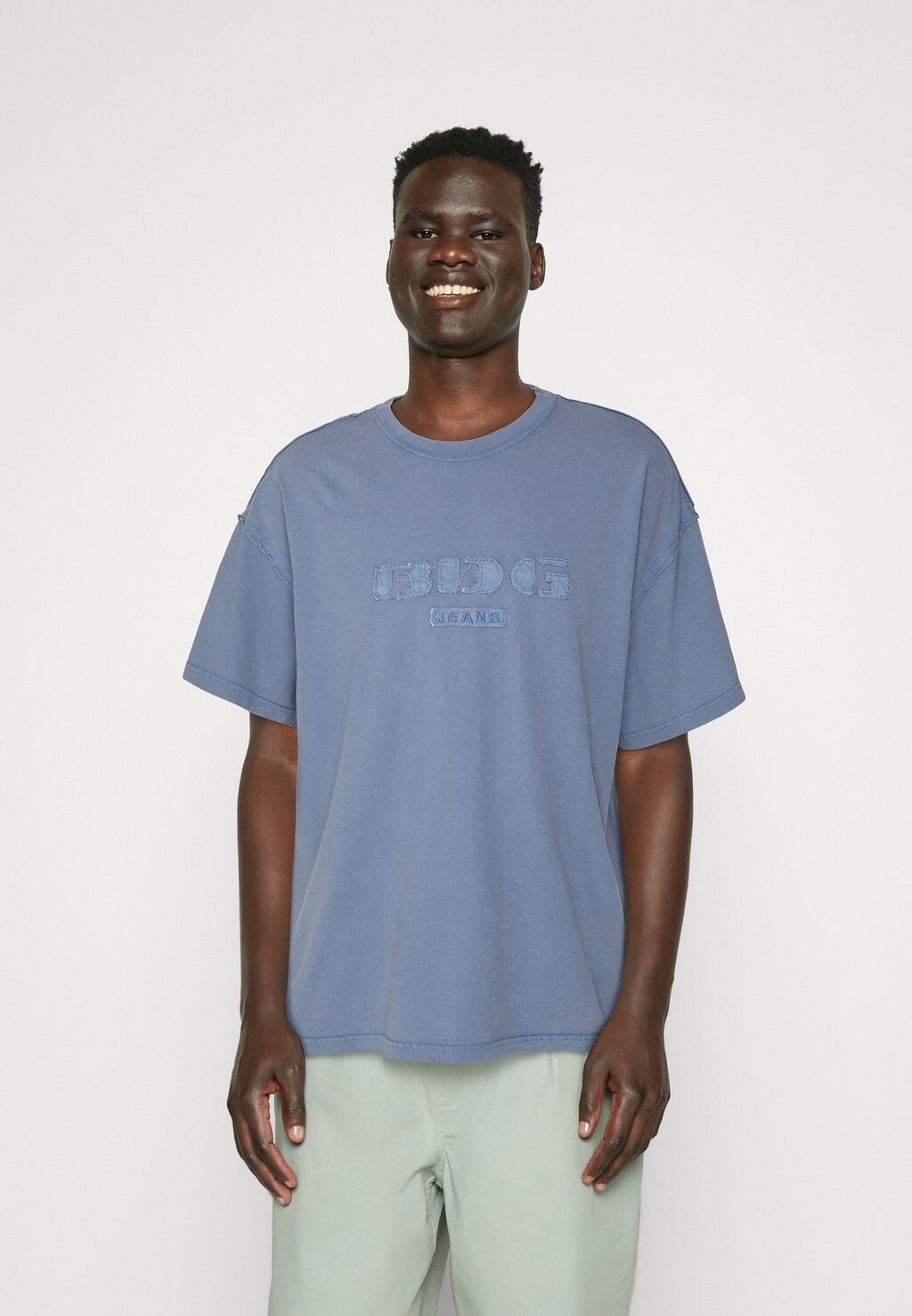 

Футболка с принтом Applique Logo Tee BDG Urban Outfitters, синий