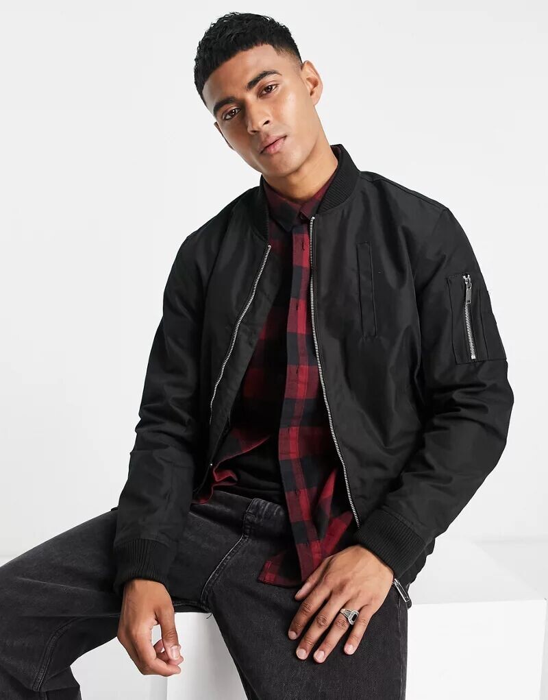

Черная объемная куртка-бомбер в рубчик River Island