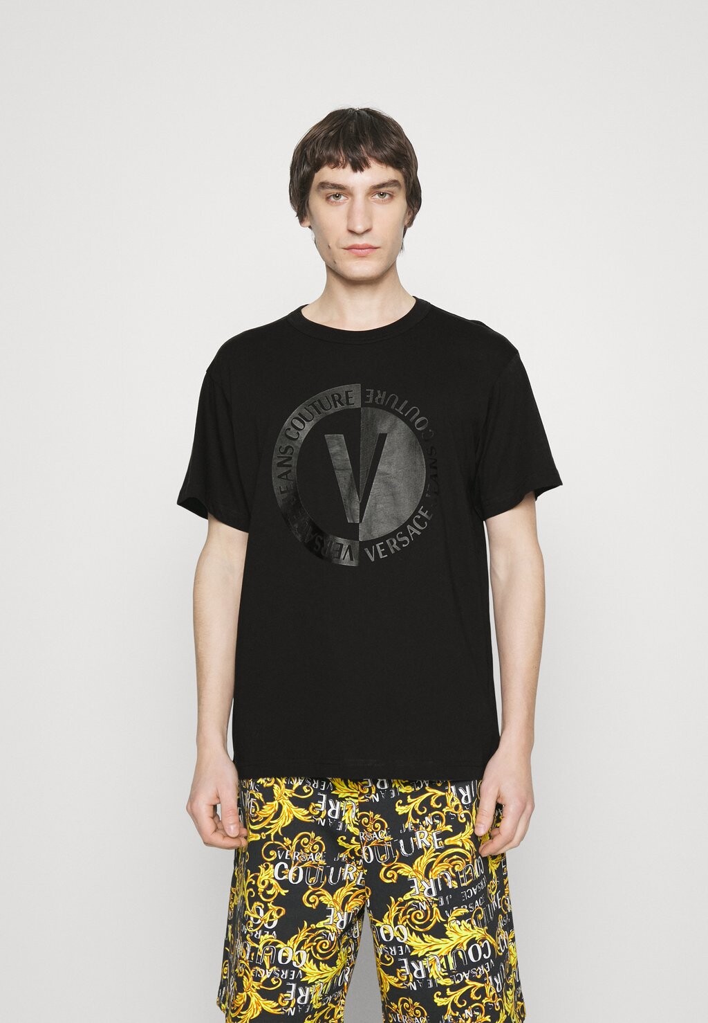 

Футболка с принтом Versace Jeans Couture, черный