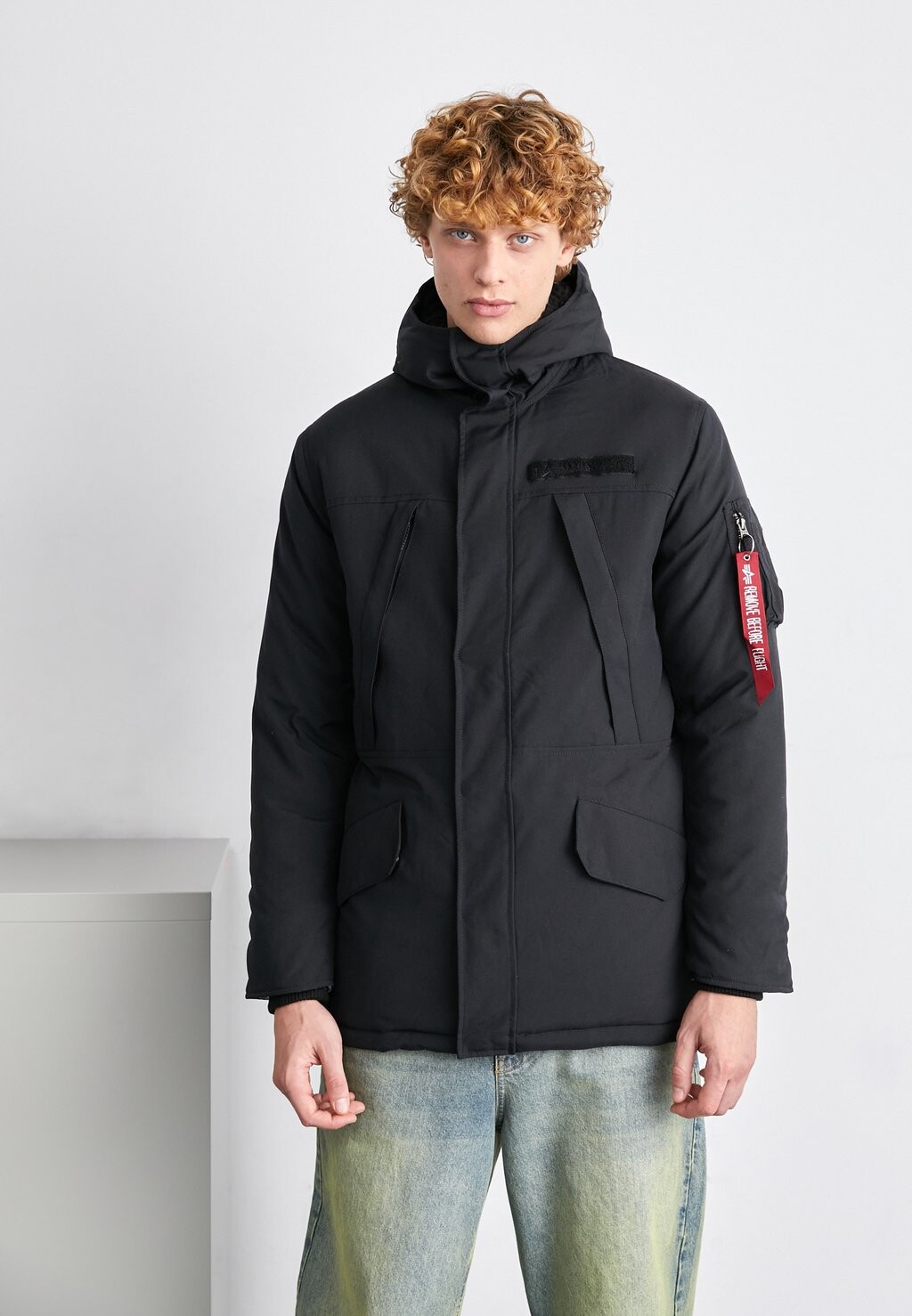 

Зимняя куртка Alpha Industries ЭКСПЕДИЦИЯ, черный