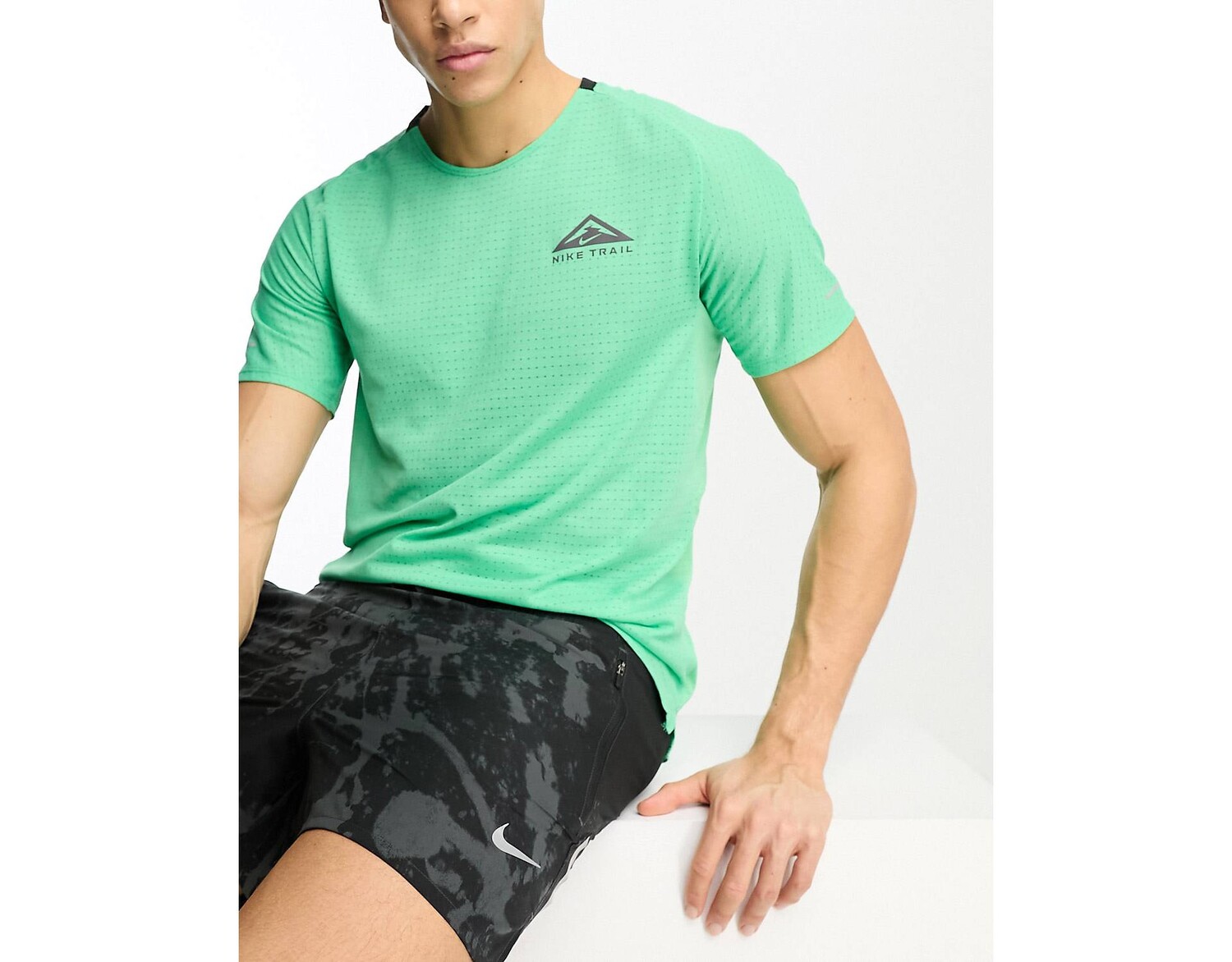 

Зеленая футболка Nike Running Trail Solar Chase Dri-Fit