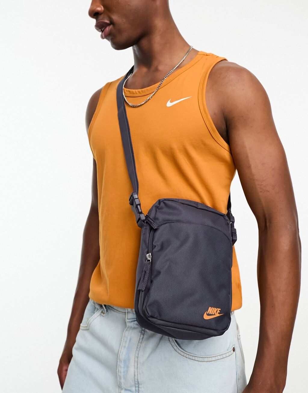 

Синяя сумка через плечо Nike Heritage