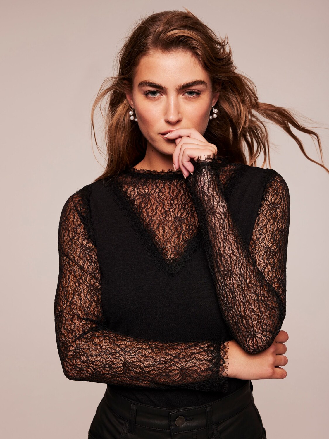 

Кружевной топ с высоким воротником Mint Velvet, черный