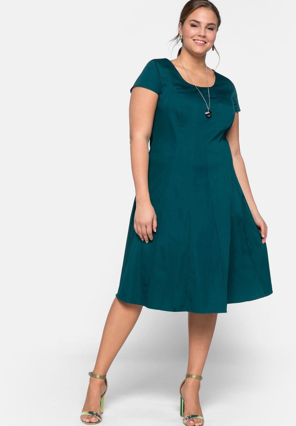 Коктейльное платье Sheego, темно-зеленый